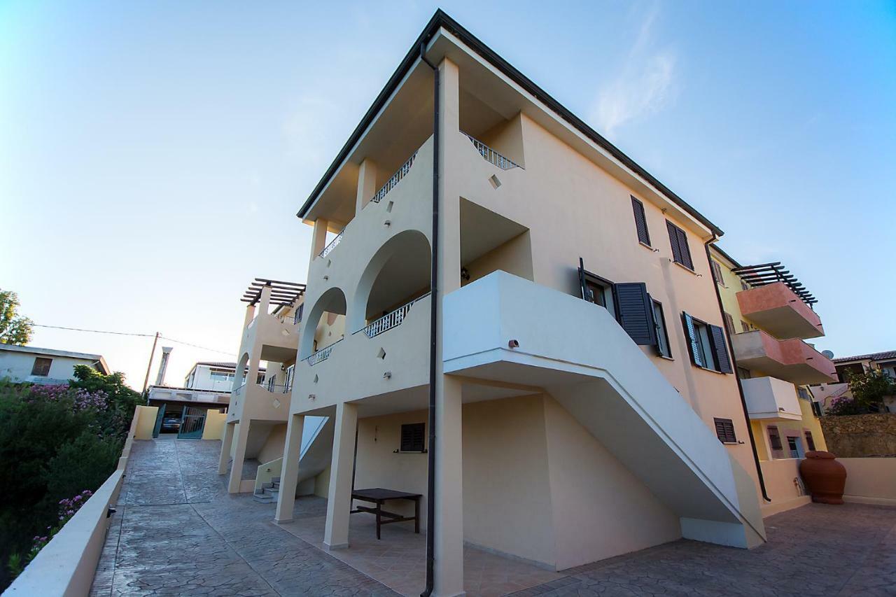 Appartamenti Sole Di Sardegna Cala Liberotto Eksteriør billede